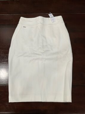 NWT WHITEHOUSE BLACK MARKET PERFECT FORM OFF WHITE PENCIL SKIRT